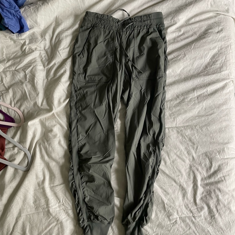 Lululemon Beyond the Studio Joggers size 6